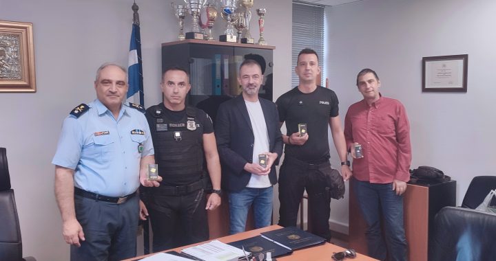 Η Αντικρίση και η Mama Products προσέφεραν 300 ειδικούς φακούς σώματος για την ενίσχυση των Δυνάμεων Ασφαλείας